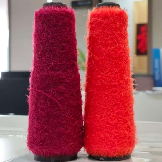 Glänzendes Federgarn, weiches Effektgarn